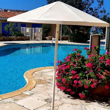 Trimithea Gardens, 3 Bedroom House Hébergement de vacances Klorakas