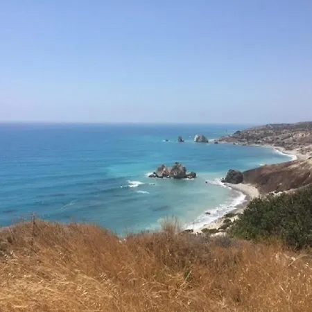 Trimithea Gardens, 3 Bedroom House בית נופש Klorakas